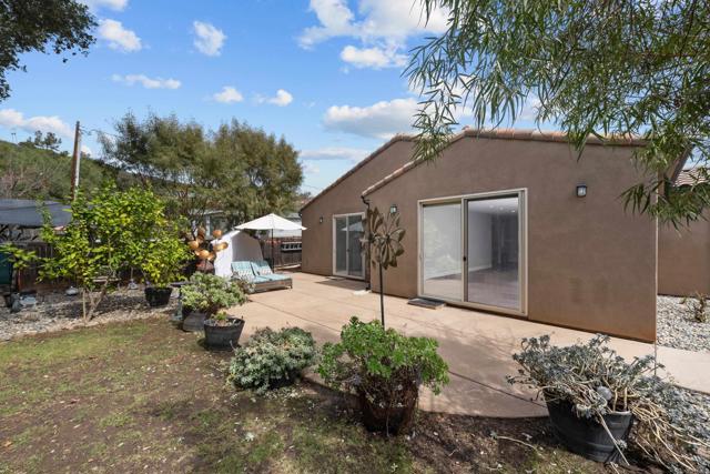 1779 Foothill View Place, Escondido CA: https://media.crmls.org/mediaz/55340b88-7b26-413e-8059-afcb97c5a1ca.jpg