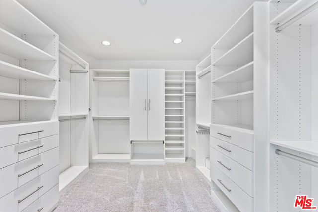 2224 Main Street, Santa Monica CA: https://media.crmls.org/mediaz/55343917-8f5b-4b1d-9d38-2c562d3cfaa1.jpg