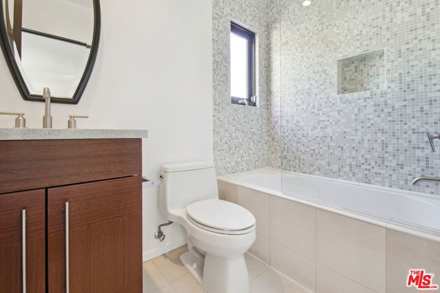 1527 Marmont Avenue, Los Angeles CA: https://media.crmls.org/mediaz/5535893a-81a3-4602-944c-269176f2e355.jpg