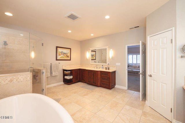 5751 Terra Bella Court, Camarillo CA: https://media.crmls.org/mediaz/5535f2f0-d9e4-4b6c-a59b-1518294f1391.jpg