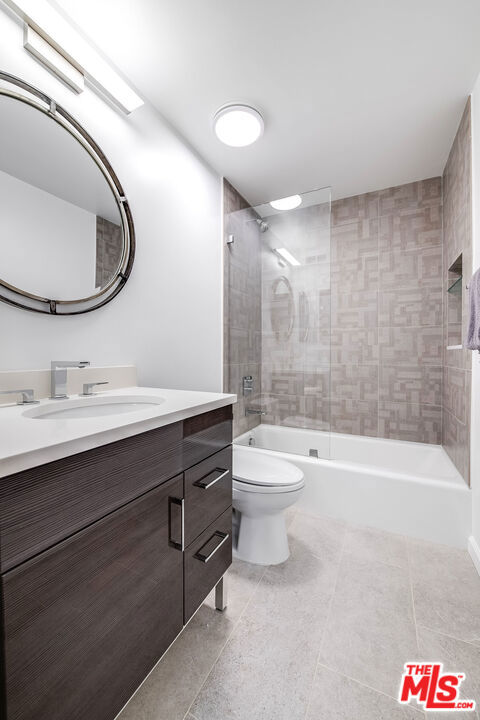 12026 Hoffman Street, Studio City CA: https://media.crmls.org/mediaz/553642bf-7bf6-4d82-a221-7489fa57b36e.jpg