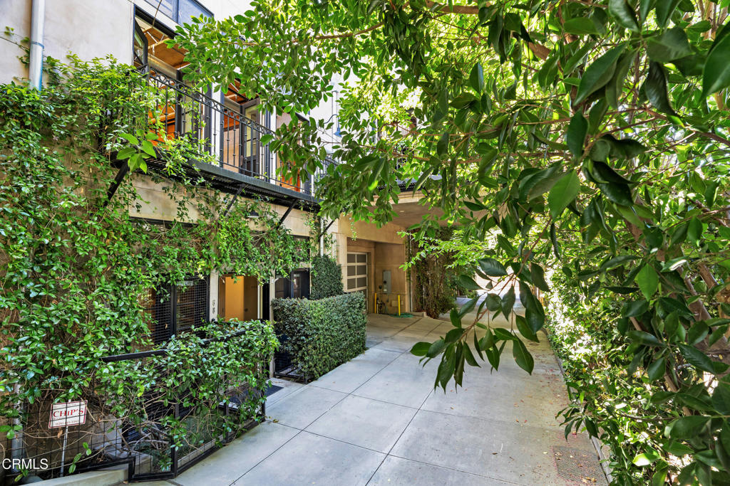 68 E Montecito Avenue