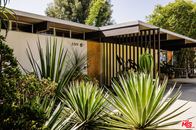 3319 Tareco Drive, Los Angeles CA: https://media.crmls.org/mediaz/5536dcb2-053a-4a54-b285-757d4c60e0b4.jpg