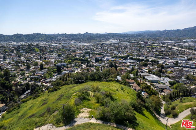 3566 N Paseo Drive, Los Angeles CA: https://media.crmls.org/mediaz/5536efe5-6231-4e18-9498-9c1701b63958.jpg