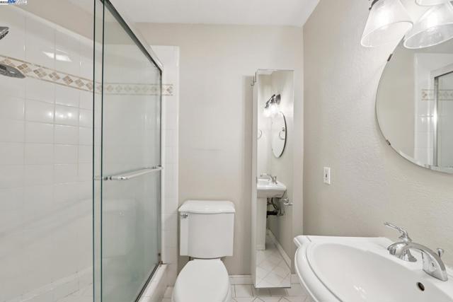 5400 Mountain Blvd, Oakland CA: https://media.crmls.org/mediaz/55370e67-52fe-4e83-b280-d5cd47632143.jpg