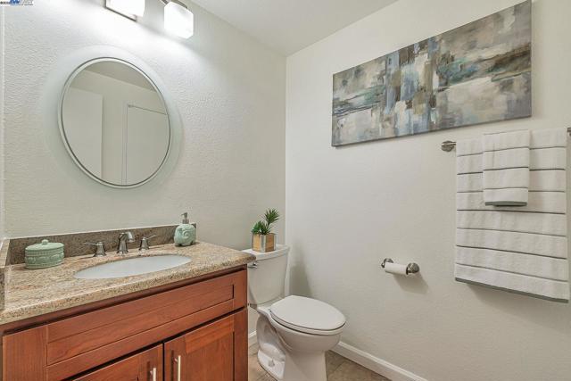 4834 Garnet Cmn, Fremont CA: https://media.crmls.org/mediaz/55373455-b13a-4638-8763-6aeaed2d1a12.jpg
