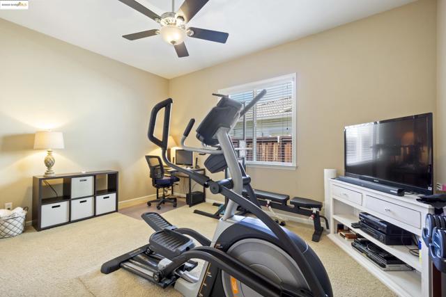 1117 Teal Ct, Brentwood CA: https://media.crmls.org/mediaz/55373f73-5d5c-4656-9928-fcebf2d54fd8.jpg