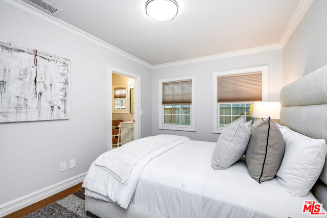 10445 Valley Spring Lane, Toluca Lake CA: https://media.crmls.org/mediaz/5537deda-59af-4b6c-be2a-0de11df3aff9.jpg