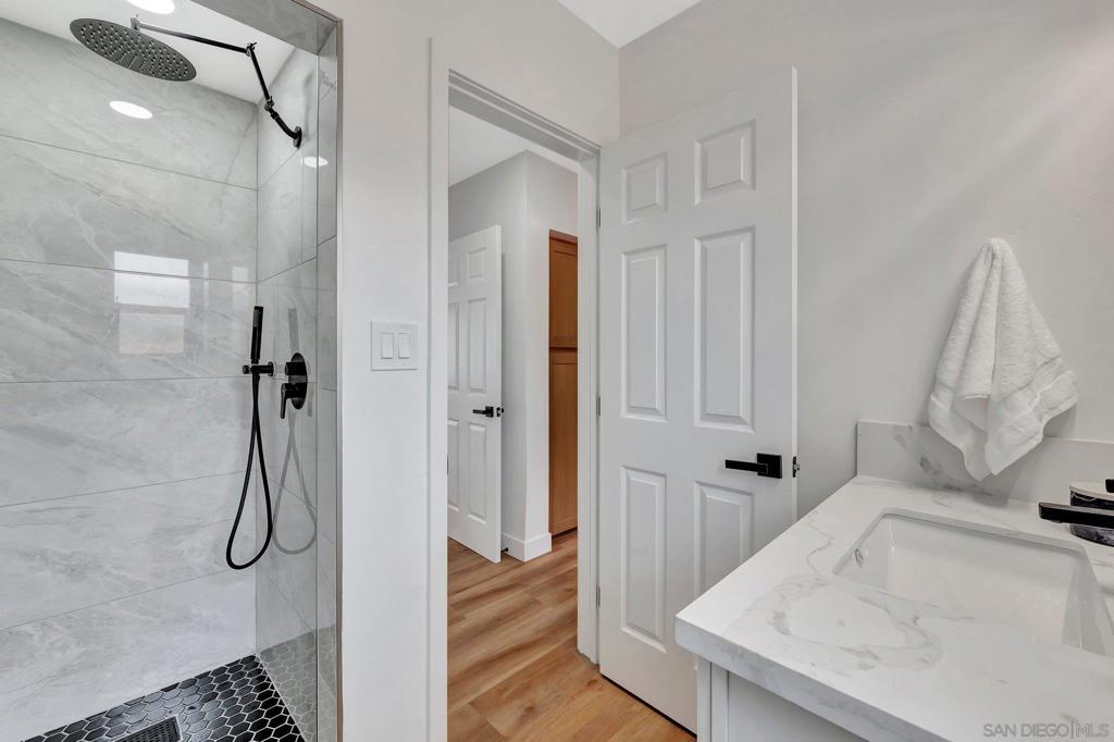 MLS #250034305SD img 34