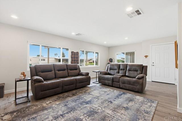 Detail Gallery Image 4 of 59 For 200 N El Camino Real #46,  Oceanside,  CA 92058 - 2 Beds | 2 Baths