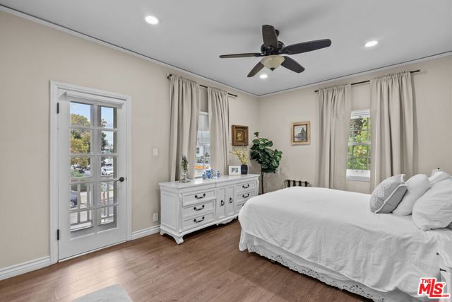 9528 W Olympic Boulevard, Beverly Hills CA: https://media.crmls.org/mediaz/553891ab-04be-4118-b01d-0b850b2ddcea.jpg