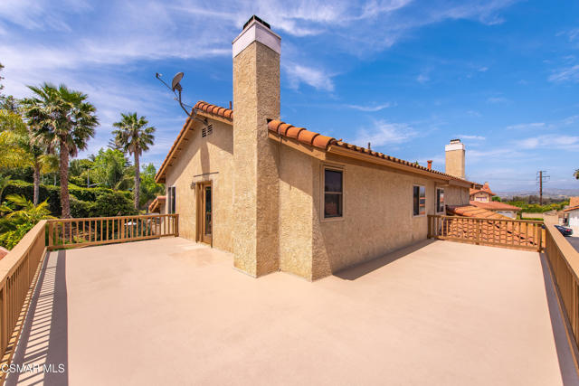 3961 Springtime Lane, Moorpark CA: https://media.crmls.org/mediaz/553987ed-fddb-443f-8d46-4f0529fe66ef.jpg