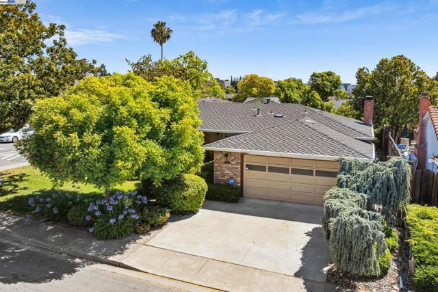 2082 Boxwood Way, Fremont CA: https://media.crmls.org/mediaz/55399cf1-701c-4e68-9158-7e6b1728b32e.jpg