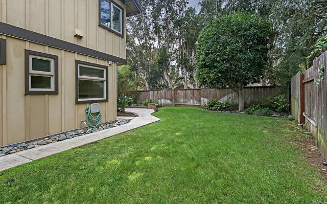 Detail Gallery Image 16 of 18 For 2895 Brentwood Ct, Carlsbad,  CA 92008 - 3 Beds | 3 Baths