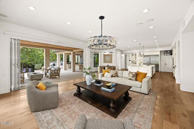 5008 La Canada Boulevard, La Canada Flintridge CA: https://media.crmls.org/mediaz/553b3f7a-4690-4657-a9c6-4f8cd8f3fb2e.jpg