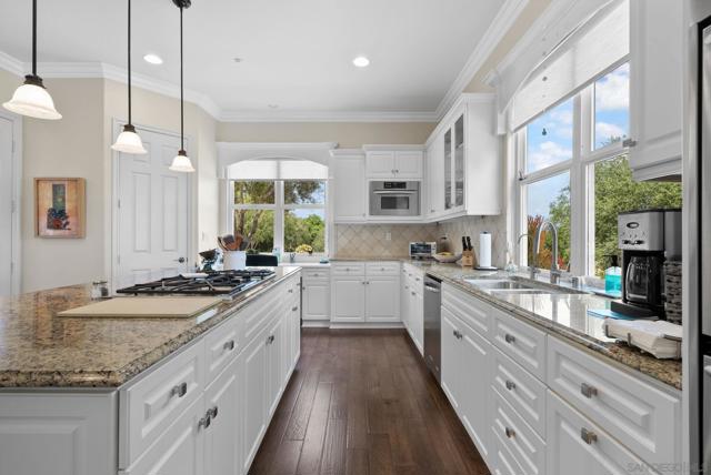 Image 10 of 52 For 332 Lemonwood Dr