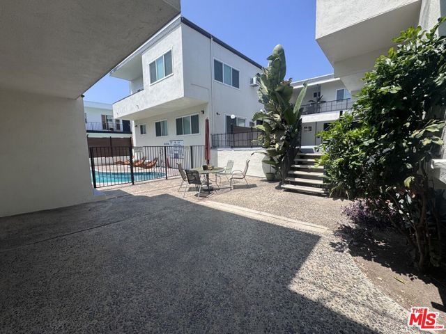 8220 Norton Avenue, West Hollywood CA: https://media.crmls.org/mediaz/553bf47e-413c-4c51-b87d-434d1dd446cc.jpg