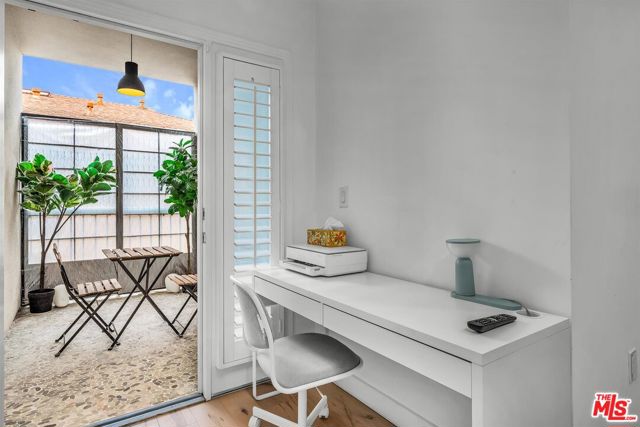 214 S Alexandria Avenue, Los Angeles CA: https://media.crmls.org/mediaz/553c1494-436d-4675-9730-a3fa668d45c8.jpg