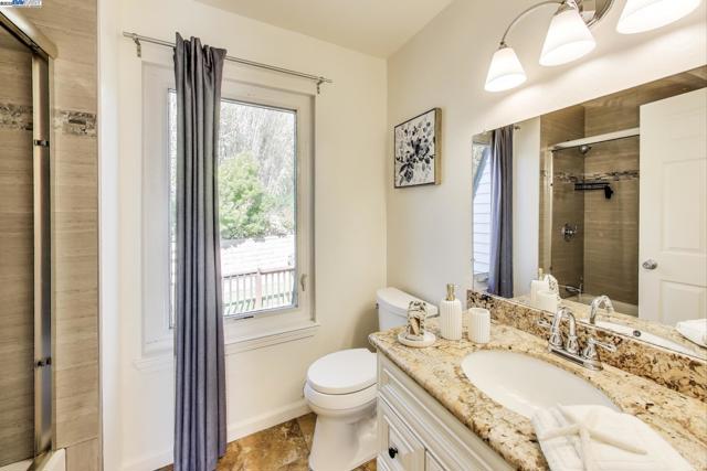 16660 Winding Blvd, San Leandro CA: https://media.crmls.org/mediaz/553c2e2e-d900-43a9-b855-703e6ec9a421.jpg