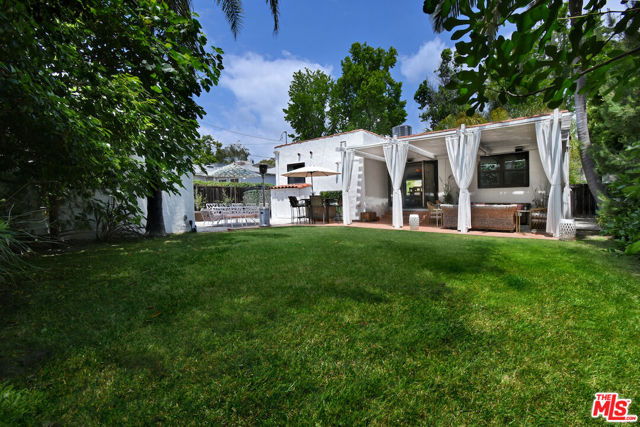 10344 Woodbridge Street, Toluca Lake CA: https://media.crmls.org/mediaz/553d0718-d33e-4be3-a3c4-9cfe160e359c.jpg