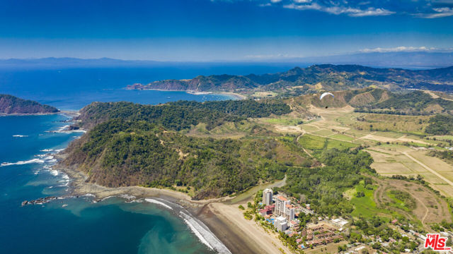 2 Penthouse Costa Rica,  CA: https://media.crmls.org/mediaz/553d2d13-745f-4866-a9ea-638df3546a7b.jpg