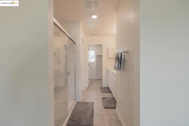 3807 Bridgemeadow Way, Sacramento CA: https://media.crmls.org/mediaz/553d8b4f-2767-4eac-ae51-af3a96661530.jpg