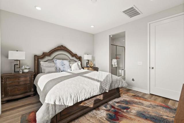 202 Keeper, Irvine CA: https://media.crmls.org/mediaz/553da554-fdda-4ac3-97c4-f7a87fd72afb.jpg