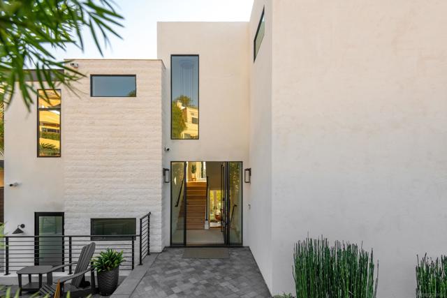 12994 Via Esperia, Del Mar CA: https://media.crmls.org/mediaz/553dd41d-bc26-4280-b8fa-1b49ab76b0b4.jpg