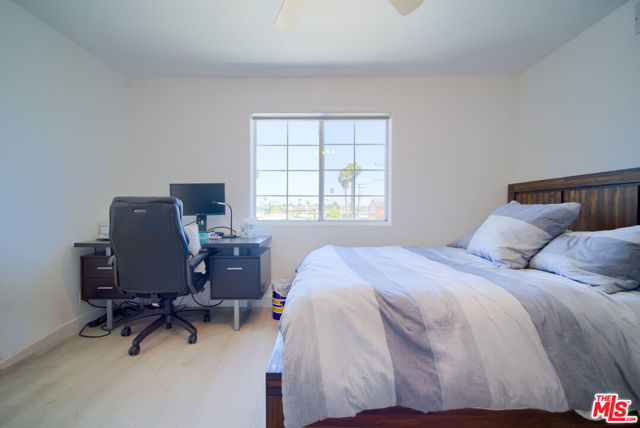 308 13th Street, Seal Beach CA: https://media.crmls.org/mediaz/553ddc89-70c7-4b41-9f42-7ebc7dca681f.jpg