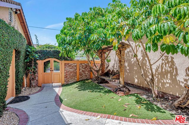 30757 Canwood Street, Agoura Hills CA: https://media.crmls.org/mediaz/553e3dff-ad57-4c00-80e6-51cecd73dba3.jpg