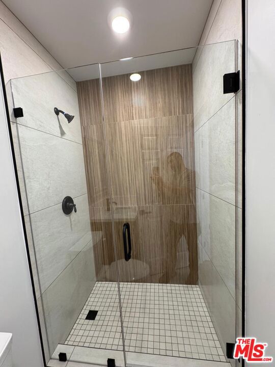 553 N Flores Street, West Hollywood CA: https://media.crmls.org/mediaz/553e4d78-f3fa-48b9-869c-11b1f8061f50.jpg