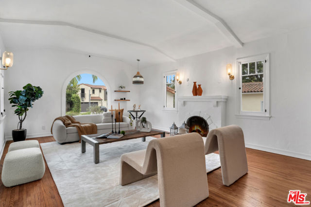 10615 Esther Avenue, Los Angeles CA: https://media.crmls.org/mediaz/553edd42-49f5-41dc-9027-d258cb8c11b8.jpg