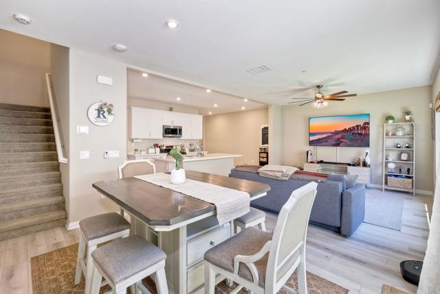 Detail Gallery Image 8 of 31 For 1715 Crabapple Way, Oceanside,  CA 92056 - 3 Beds | 2/1 Baths