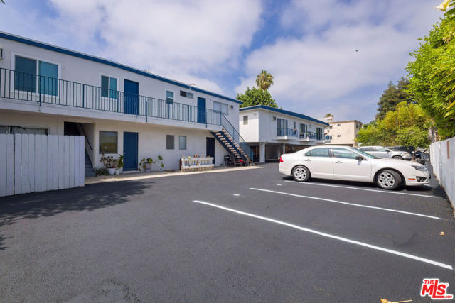 Image 40 of 52 For 15115 Victory Boulevard