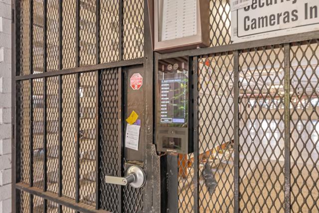 2601 College Avenue, Berkeley CA: https://media.crmls.org/mediaz/55401fb7-8f24-42e2-9a75-09abd636f728.jpg