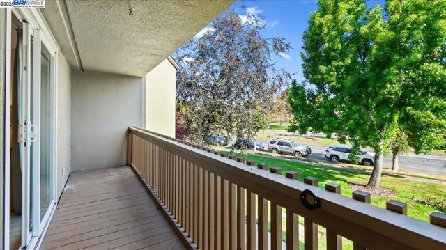 3027 Alta Vista, Alameda CA: https://media.crmls.org/mediaz/55405b20-47ba-43ef-94d2-f77557fed110.jpg