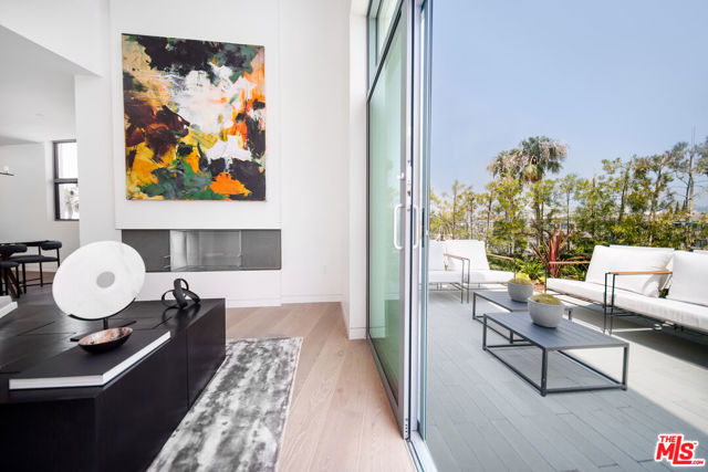 8600 Wilshire Boulevard, Beverly Hills CA: https://media.crmls.org/mediaz/554085de-e53a-476e-9043-e014c609928b.jpg