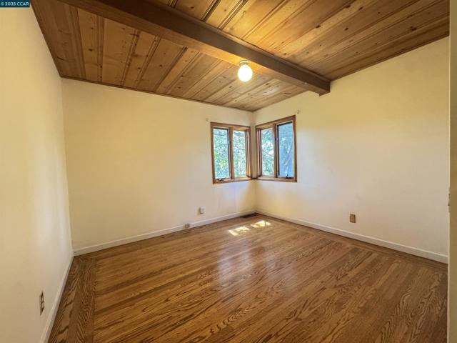 919 Janet Ln, Lafayette CA: https://media.crmls.org/mediaz/5540aba7-bf84-47f5-b4f4-55f01307186d.jpg