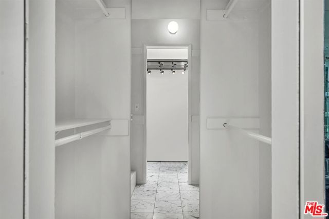 11744 Moorpark Street, Studio City CA: https://media.crmls.org/mediaz/554130d7-640c-4bb9-9b21-ccdc09c5988a.jpg