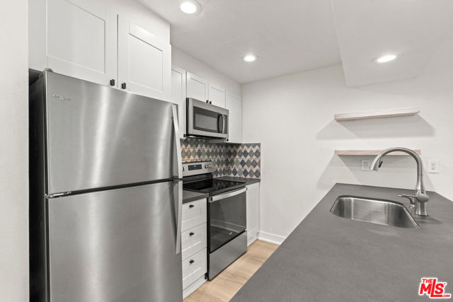 750 N Kings Road, West Hollywood CA: https://media.crmls.org/mediaz/5541e9ed-aac7-4e68-91df-648600a87dbd.jpg
