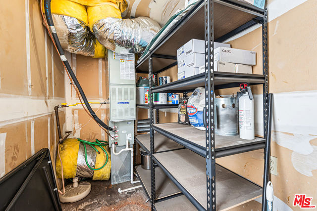 3949 Bentley Avenue, Culver City CA: https://media.crmls.org/mediaz/5541ed3b-149f-428b-98d4-f8c0b38cff13.jpg