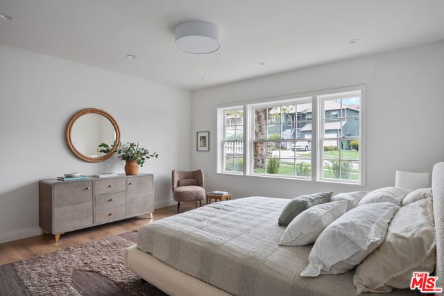 5215 Parkglen Avenue, Los Angeles CA: https://media.crmls.org/mediaz/55421a5e-b3cf-41fa-8ae3-71a7b9f54299.jpg