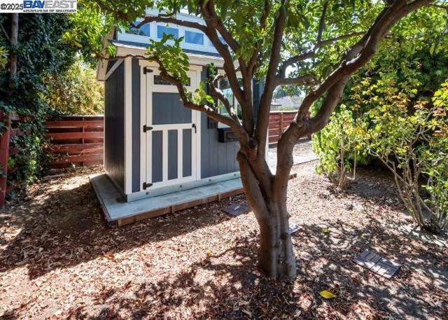 4670 Eggers Dr, Fremont CA: https://media.crmls.org/mediaz/55426f7d-0f4c-41af-b526-bbe1a480343a.jpg