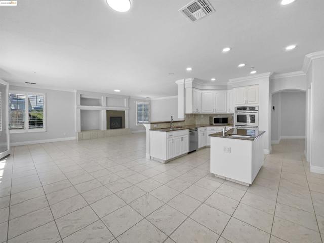 1127 Santa Margherita Way, Brentwood CA: https://media.crmls.org/mediaz/55428a5a-170c-4cd2-a62f-64f74dc9e51c.jpg