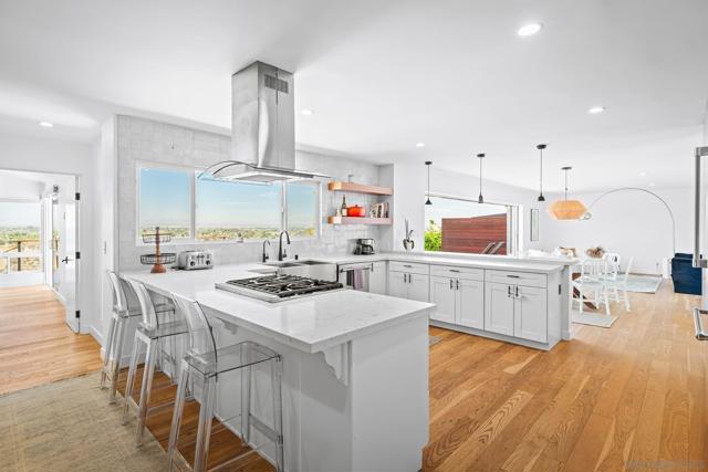 5745 Soledad Mountain Road, La Jolla CA: https://media.crmls.org/mediaz/5542d626-67fe-42b1-9f6f-d1e44a0fc657.jpg