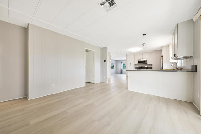 392 Standing Bear, Cathedral City CA: https://media.crmls.org/mediaz/5542dfb7-82a9-4220-bab9-b7fac9520612.jpg