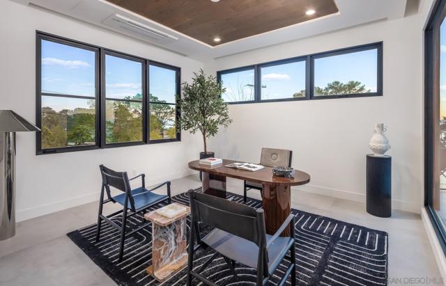 722 Amphitheatre Dr, Del Mar CA: https://media.crmls.org/mediaz/554311f0-5b69-4116-8b60-cc078ea8ef3b.jpg