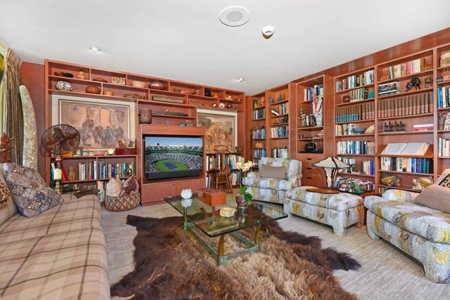 567 GAGE LANE, San Diego CA: https://media.crmls.org/mediaz/5543b422-f9bf-4bb4-b04a-e8959fec7a6b.jpg