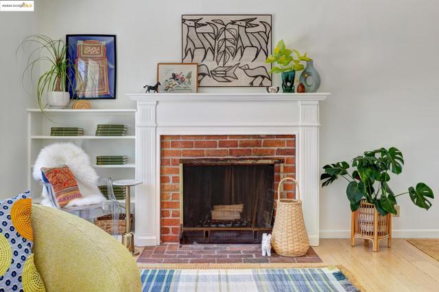 298 Grizzly Peak Blvd, Kensington CA: https://media.crmls.org/mediaz/55440b5b-d894-4fc4-bd25-6985afc200c2.jpg