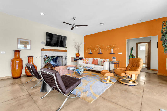 53945 Eisenhower Drive, La Quinta CA: https://media.crmls.org/mediaz/554414c0-2b5a-4a3b-bb15-785b8cc9794d.jpg